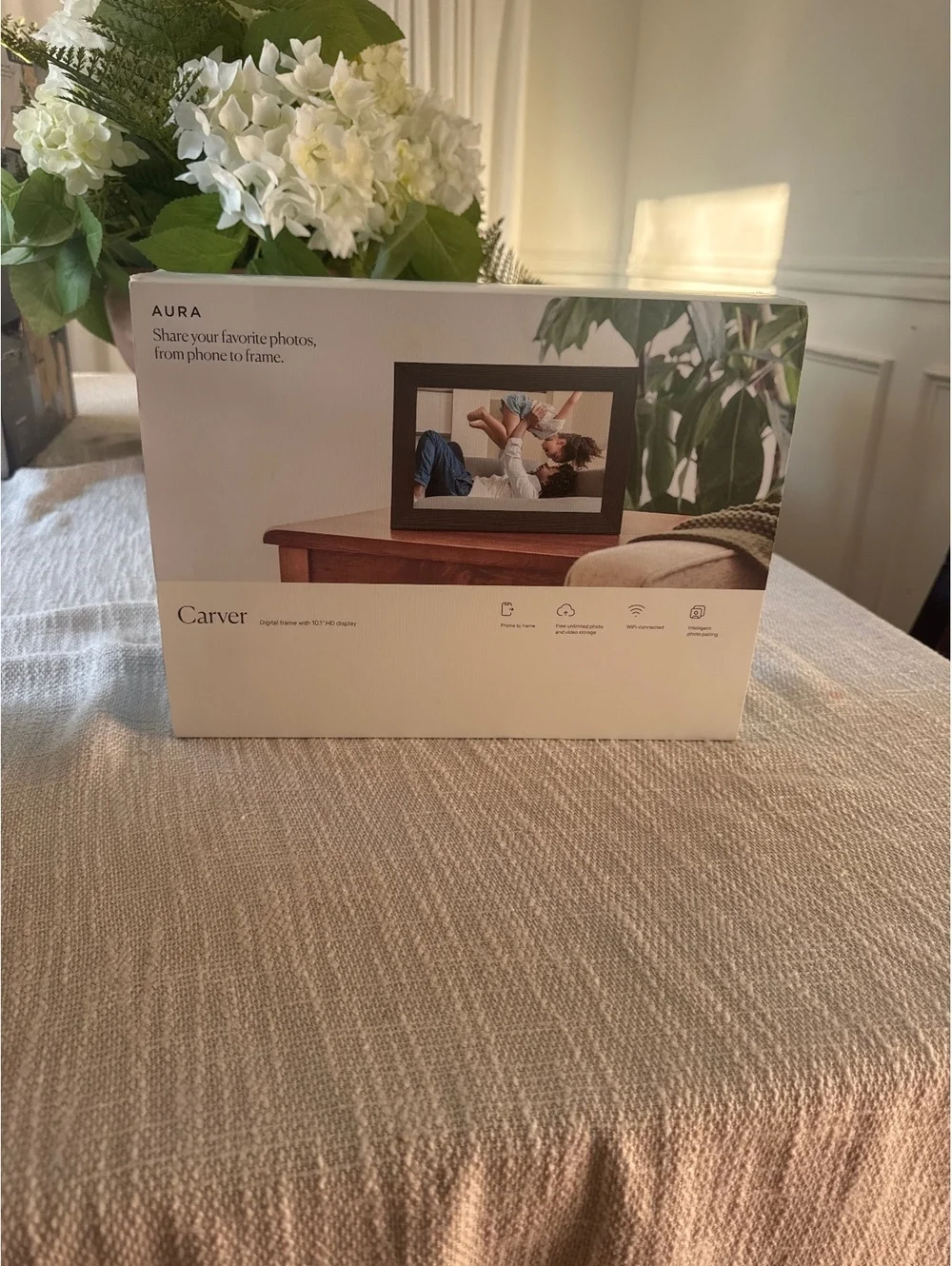 Aura Carver Digital Picture Frame 10.1